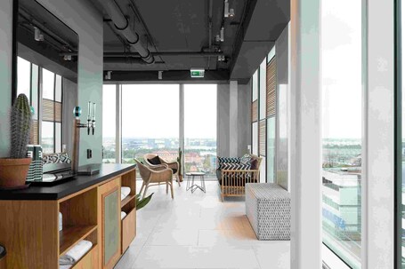 Elite Hotel Carolina Tower – Affordable hotel in Solna