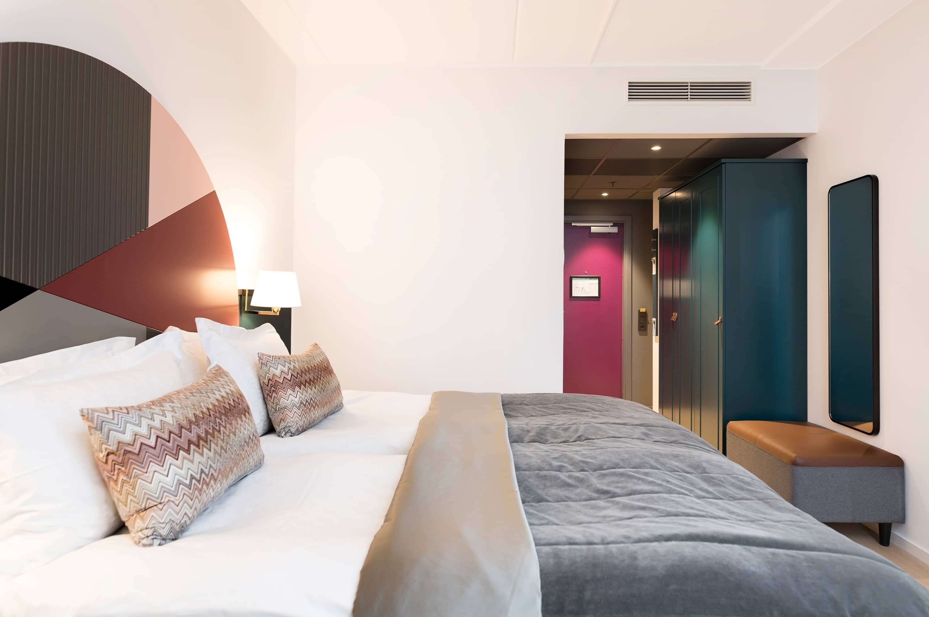 superior double room, 1 king bed | minibar, in-room safe, desk, iron/ironing board