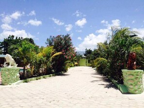 Property grounds - La Cayenna Hôtel et Restaurant (Port-au-Prince)