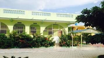 Deluxe/Spacious Room | 1 chambre, literie de qualité supérieure, bureau