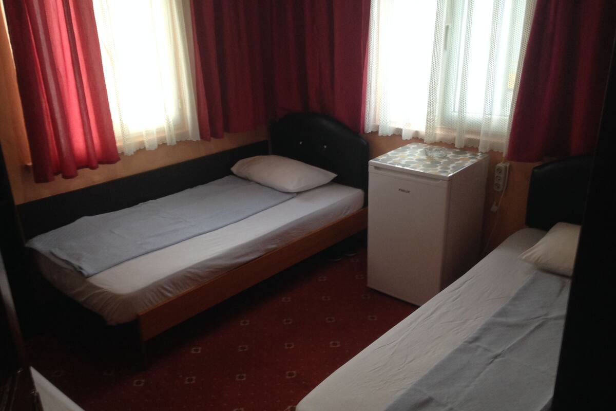Standard Triple Room | Desk, soundproofing, iron/ironing board (on request), WiFi (free)