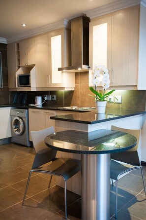 Private kitchenette - All Suite on 14th (Randburg)