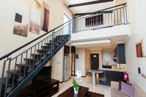 Living area - All Suite on 14th (Randburg)