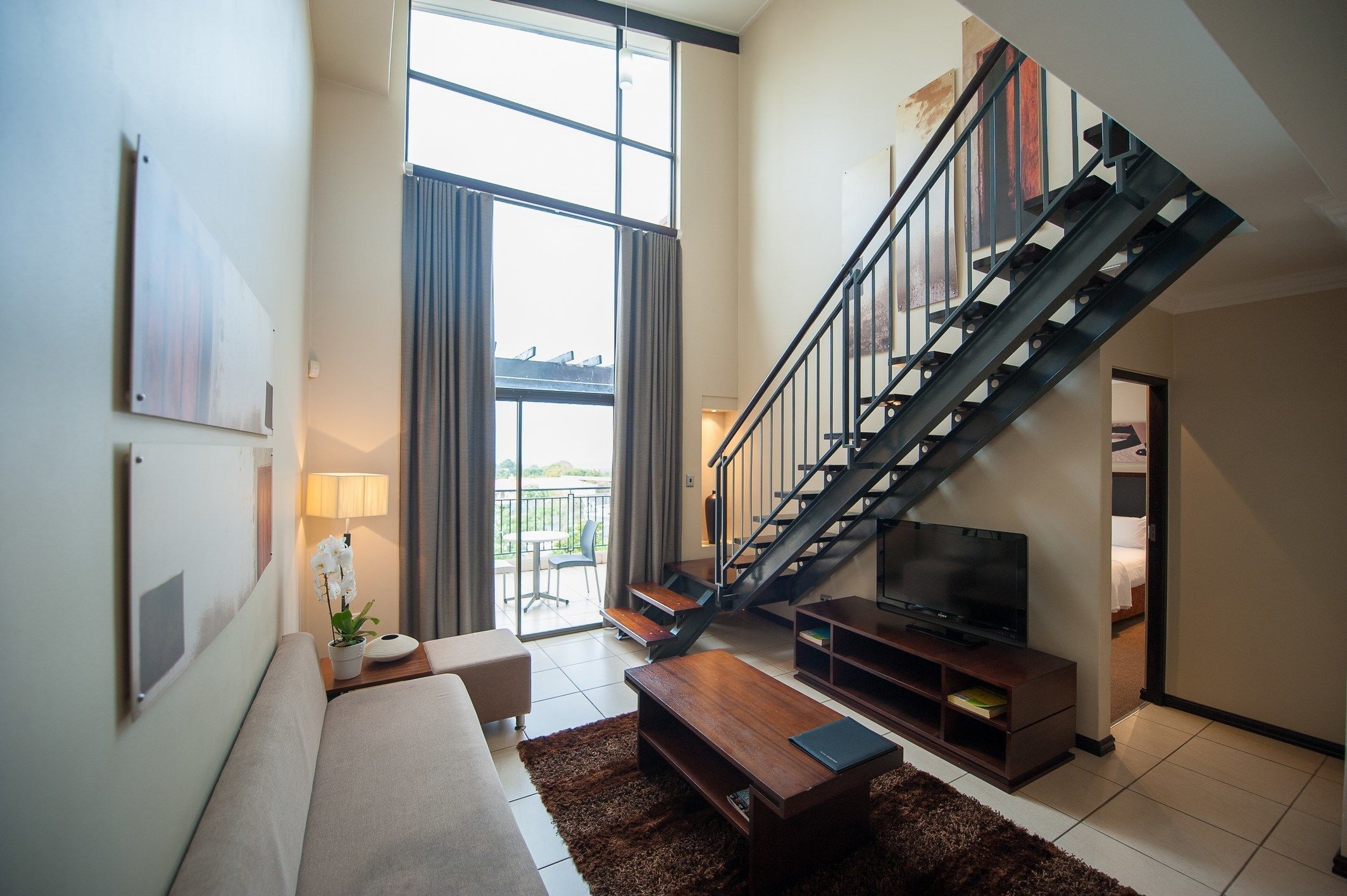 Apartment, 2 Bedrooms, Kitchenette, Courtyard View (With a Loft) | Living room | TV