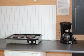 Kühlschrank, Herdplatte, Wasserkocher