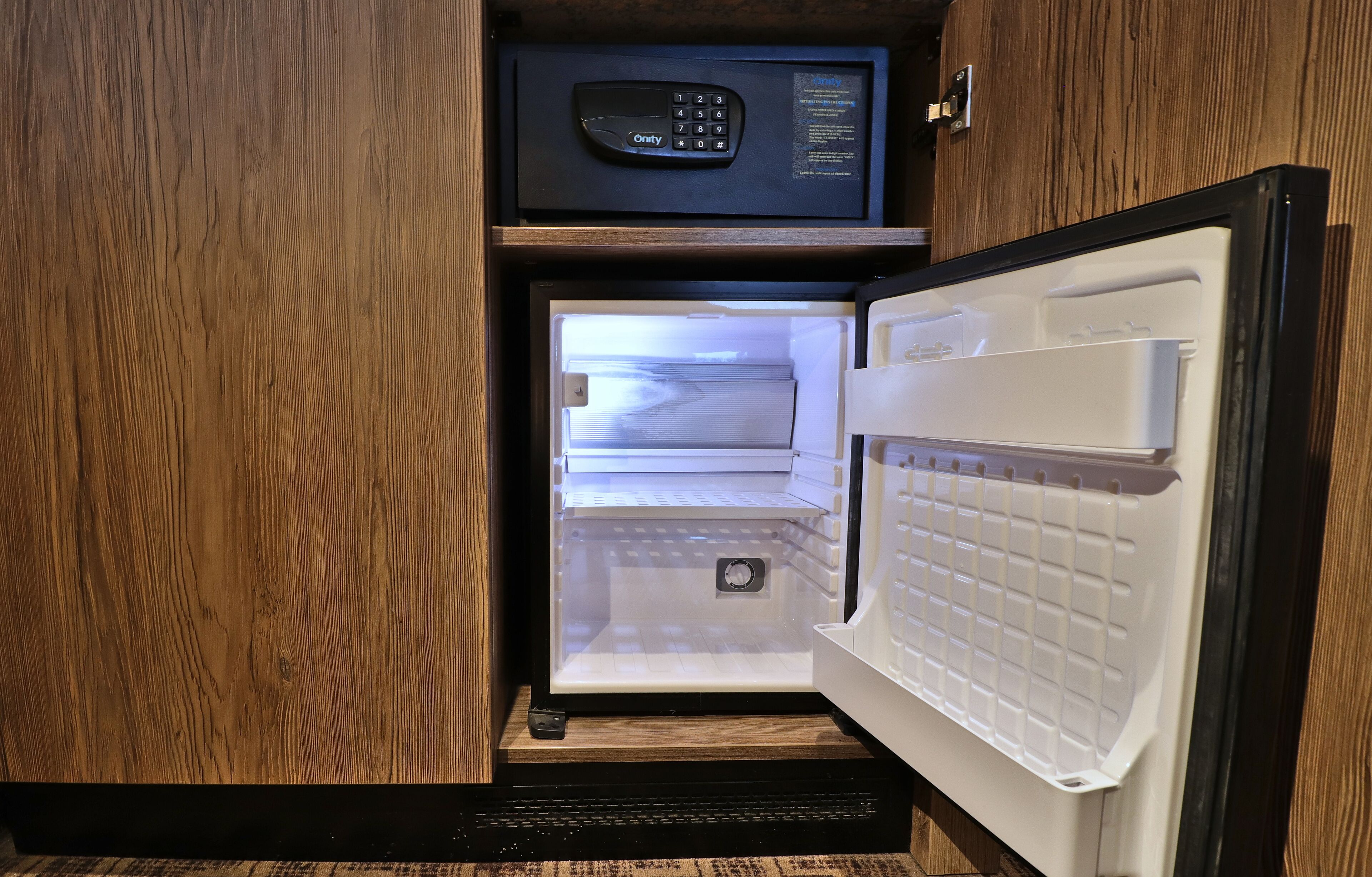 standard triple room | mini fridge