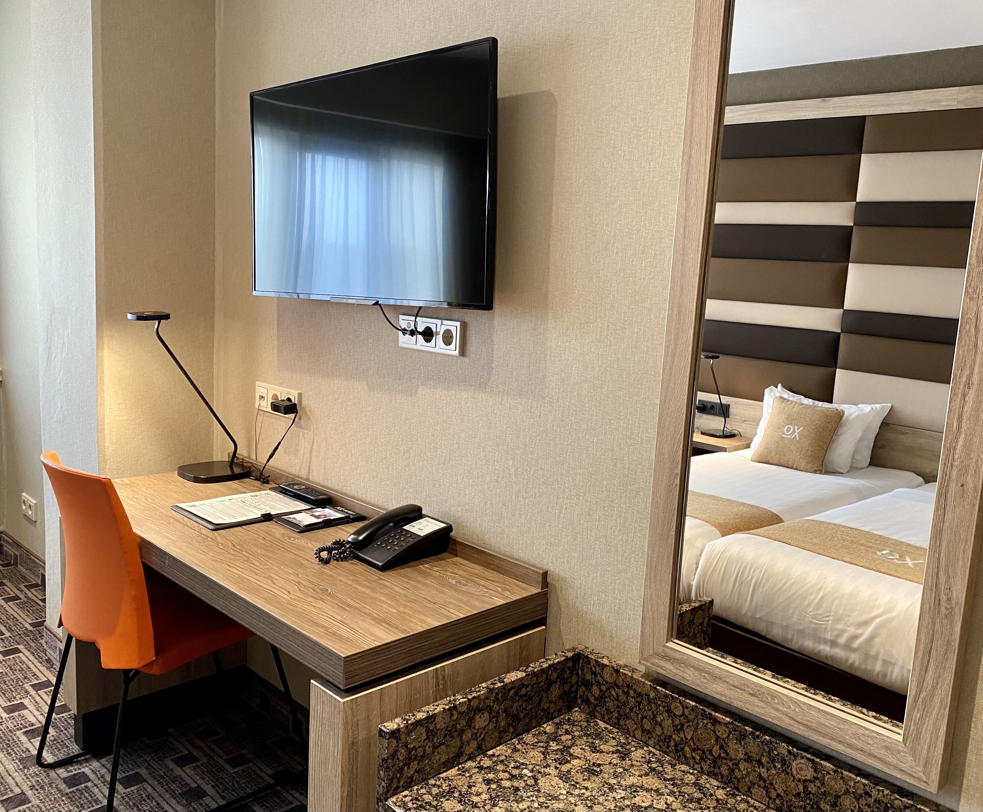 standard twin room, 2 single beds | 1 bedroom, in-room safe, desk, soundproofing