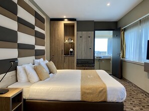 Executive Double Room | In-room safe, desk, soundproofing, cots/infant beds