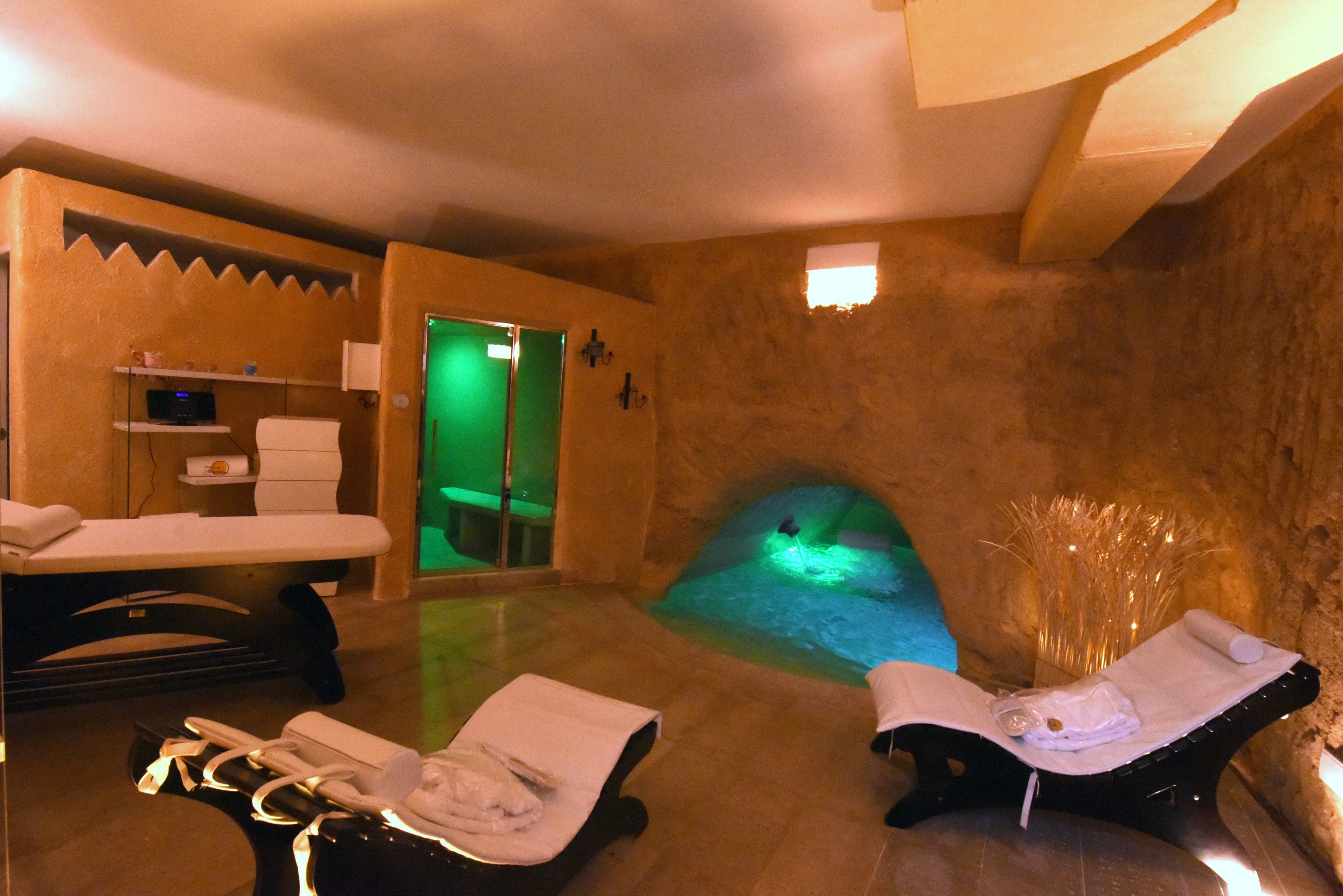 Sauna, hot tub, steam room, Turkish bath/hammam, 1 treatment room