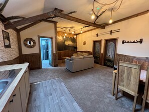 Deluxe Apartment | Living area - Gulliver's Resort Matlock Bath (Matlock)