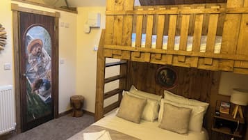 Habitación doble ejecutiva | Ropa de cama de alta calidad y decoración personalizada