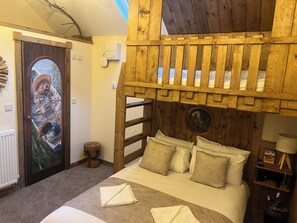 Kahden hengen executive-huone | Ylelliset vuodevaatteet, yksilöllisesti sisustettu