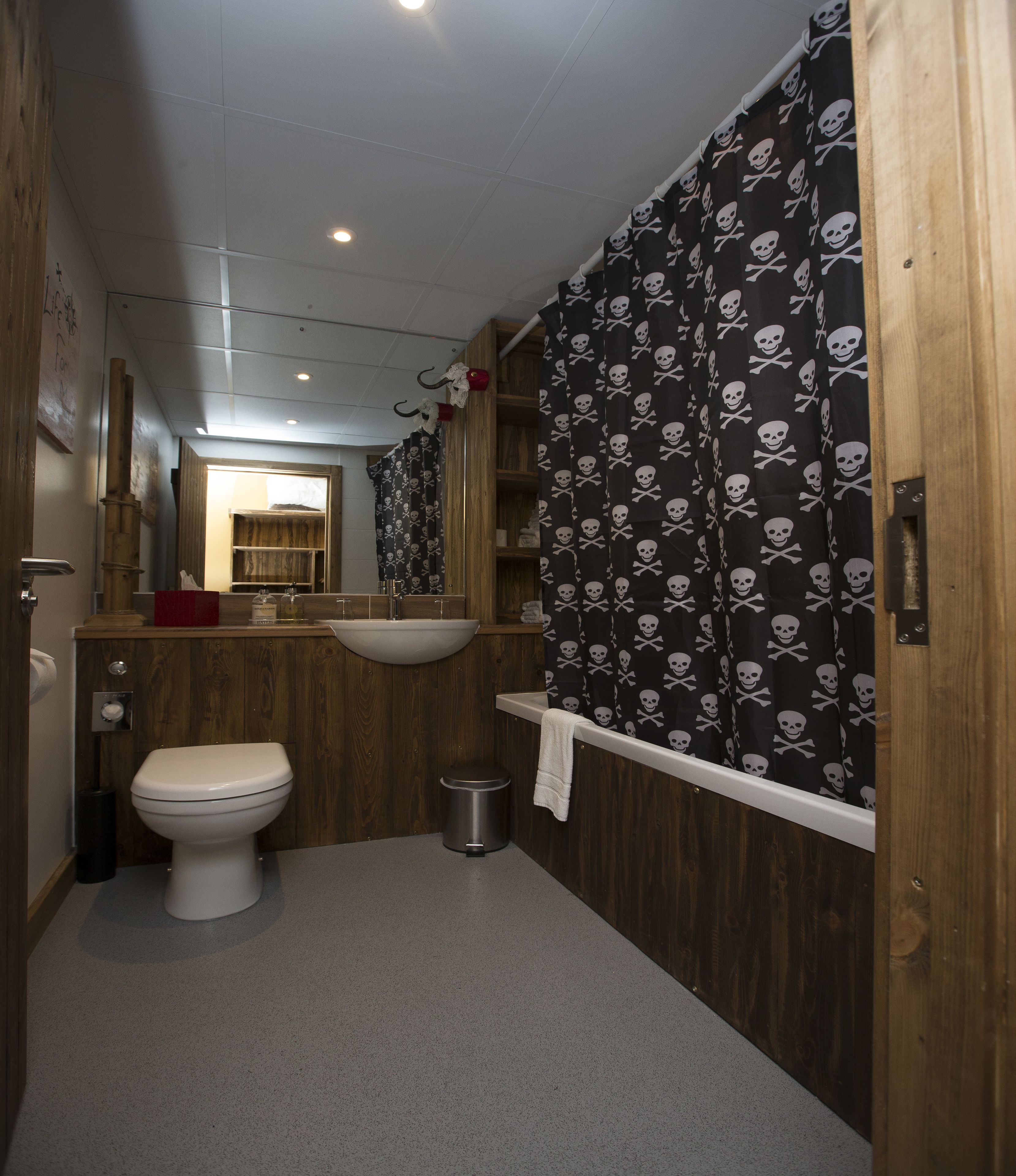 cabin (pirate cabin) | bathroom | free toiletries, hair dryer, towels