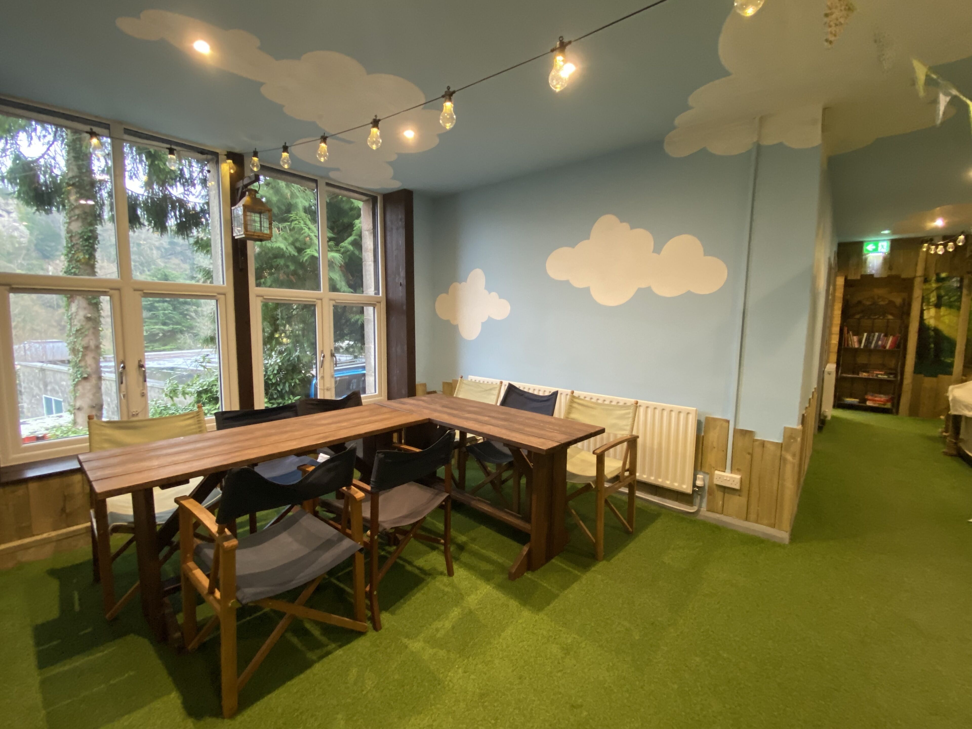 superior studio suite, multiple beds | living area