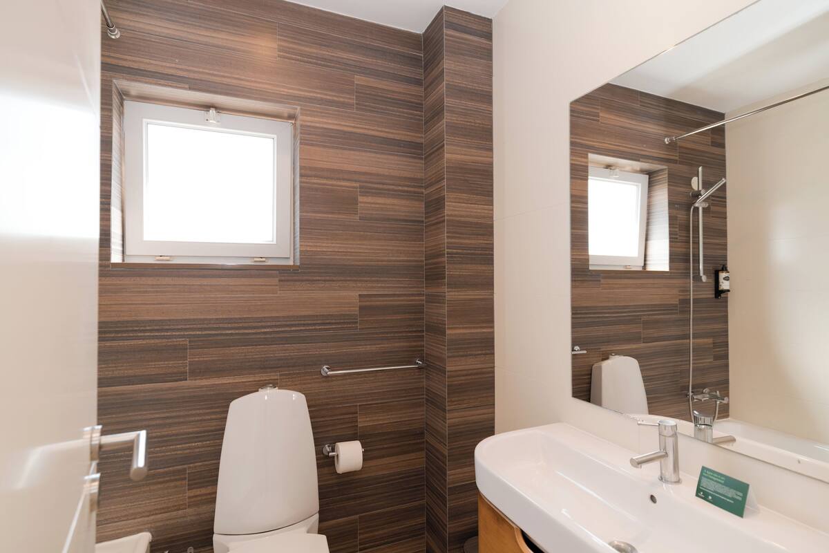 villa, 1 bedroom | bathroom | combined shower/bathtub, free toiletries, hair dryer, towels