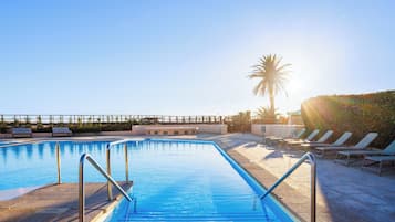 Indoor pool, 2 outdoor pools, pool umbrellas, sun loungers