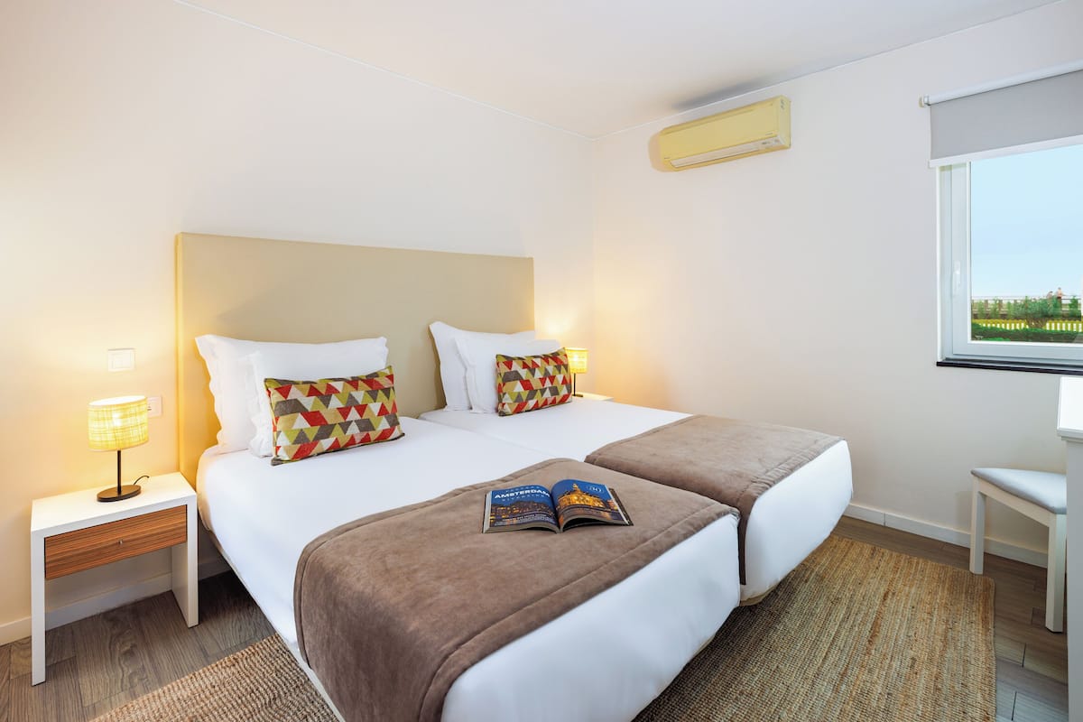 Minibar, blackout curtains, free WiFi, bed sheets