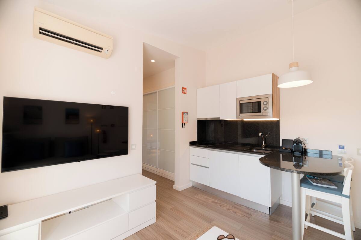 villa, 1 bedroom | private kitchenette | fridge, microwave, stovetop