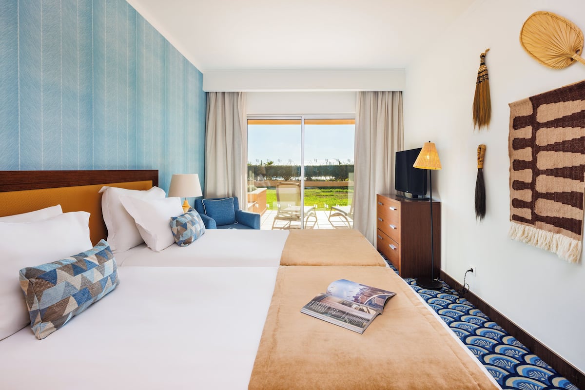 Minibar, blackout curtains, free WiFi, bed sheets