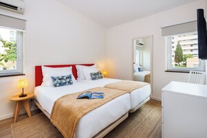 Minibar, cortinas blackout, wifi gratis y ropa de cama
