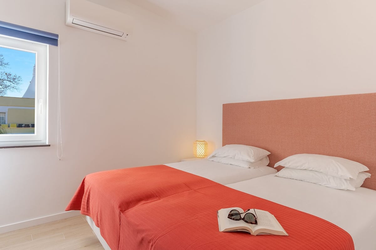 1 habitación, minibar, cortinas blackout y wifi gratis