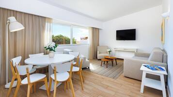 Villa, 3 Bedrooms | Minibar, blackout drapes, free WiFi, bed sheets