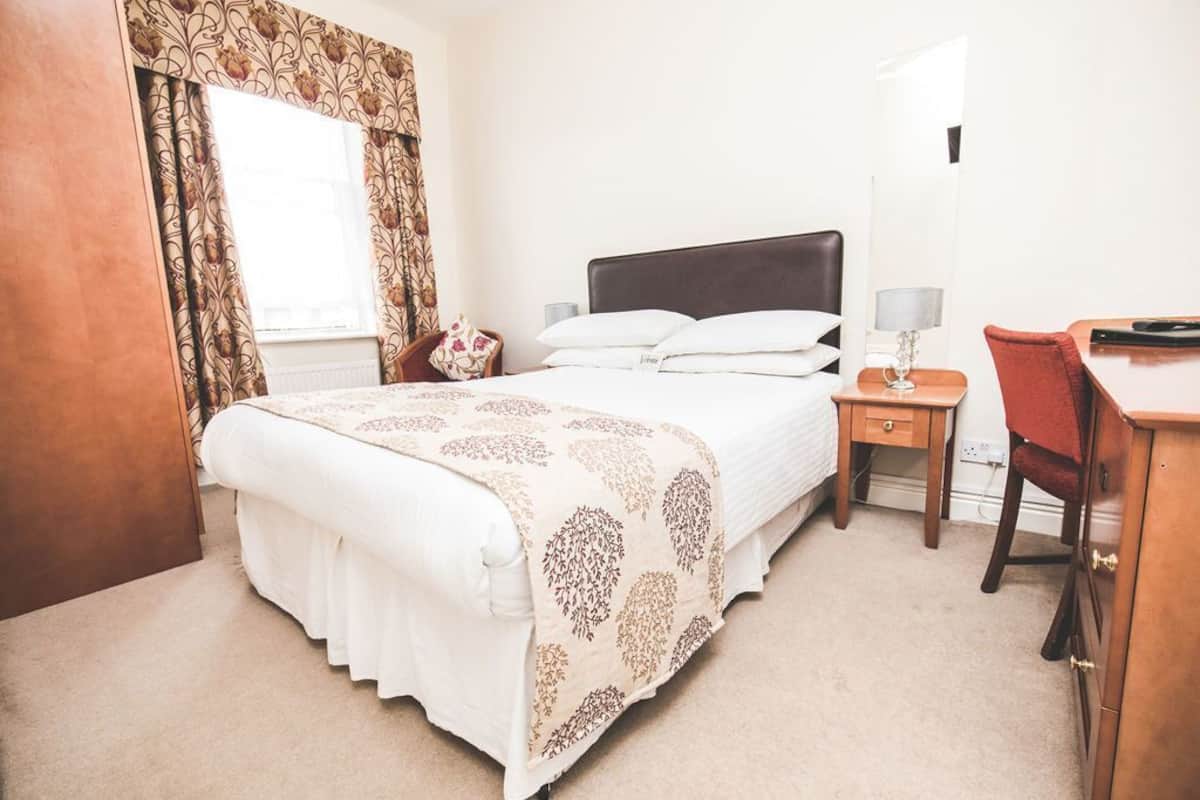 Desk, iron/ironing board, cots/infant beds, free WiFi
