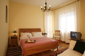 Dihias secara berasingan, dilengkapkan perabot secara berasingan 