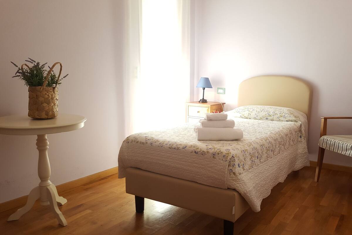 Single Room | Blackout drapes, iron/ironing board (on request), WiFi (free)
