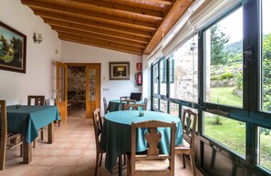 Daily full breakfast (EUR 5.00 per person)
