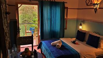 Chambre Triple Standard | Rideaux occultants, lits bébé (gratuits), Wi-Fi gratuit, draps fournis