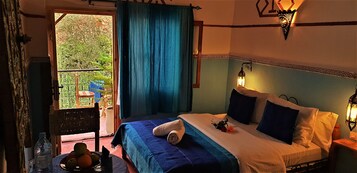 Quarto triplo standard | Cortinas blackout, berços grátis, Wi-Fi de cortesia, roupa de cama