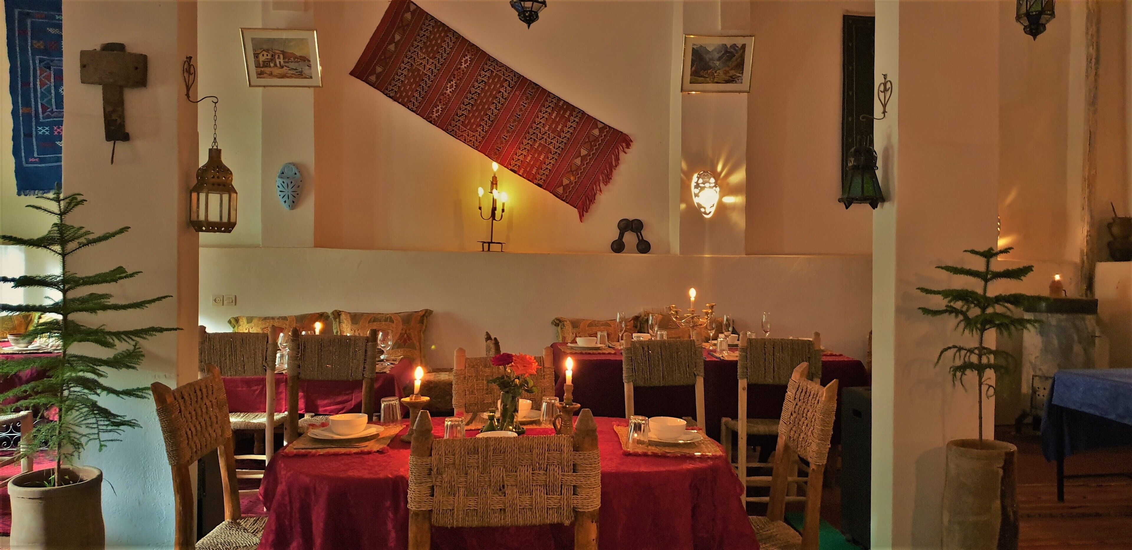 Breakfast, lunch, dinner served; local and international cuisine 