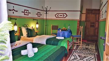 Comfort Triple Room | Blackout curtains, free cots/infant beds, free WiFi, bed sheets