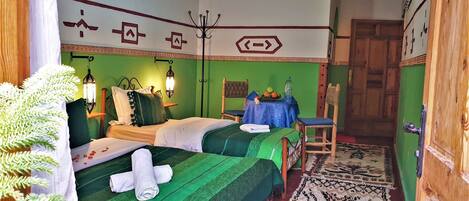 Habitación triple Confort | Cortinas opacas, cunas gratuitas, wifi gratis y ropa de cama