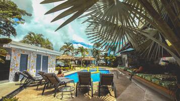 Kolam renang outdoor