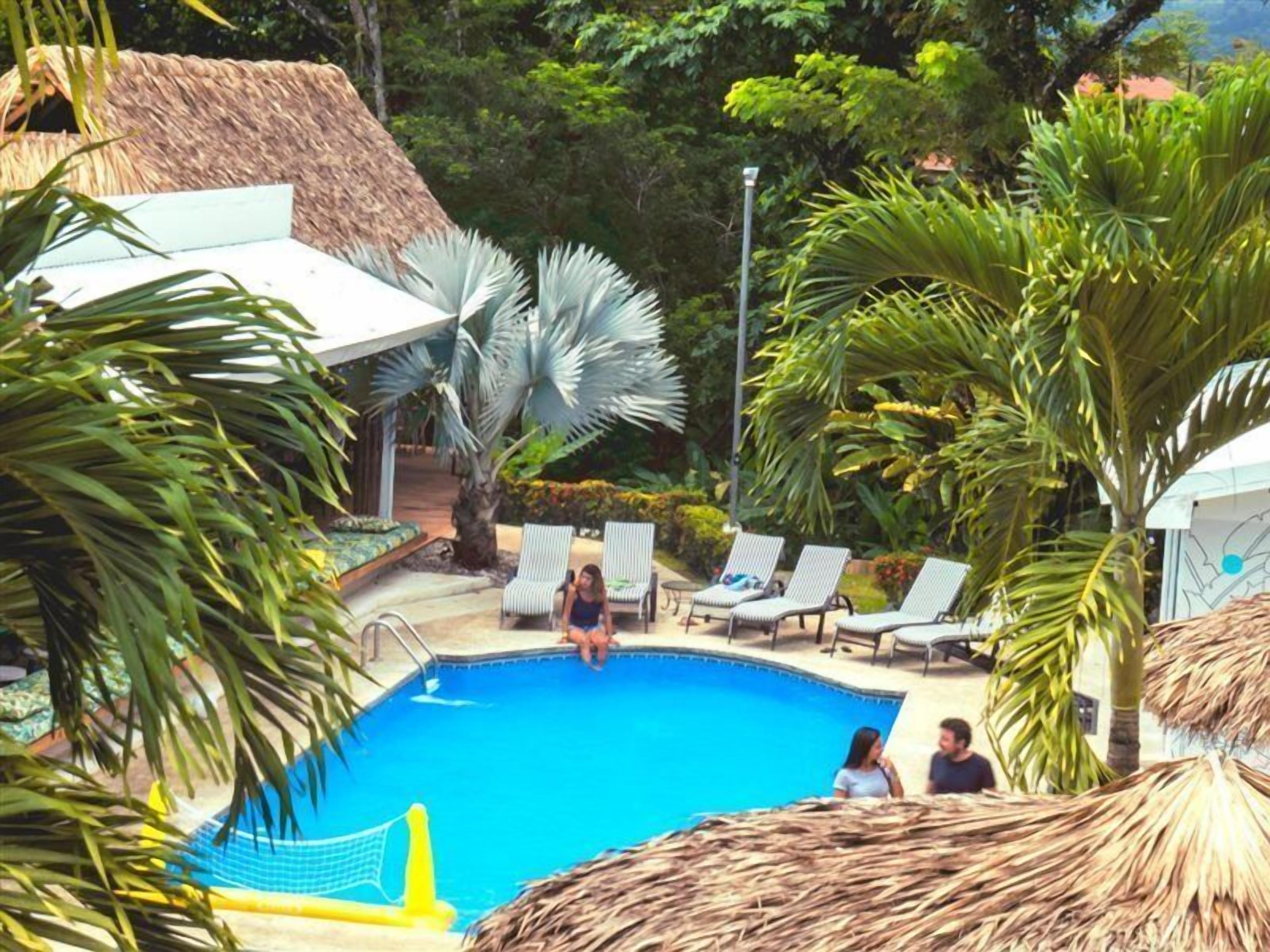 Kolam renang outdoor