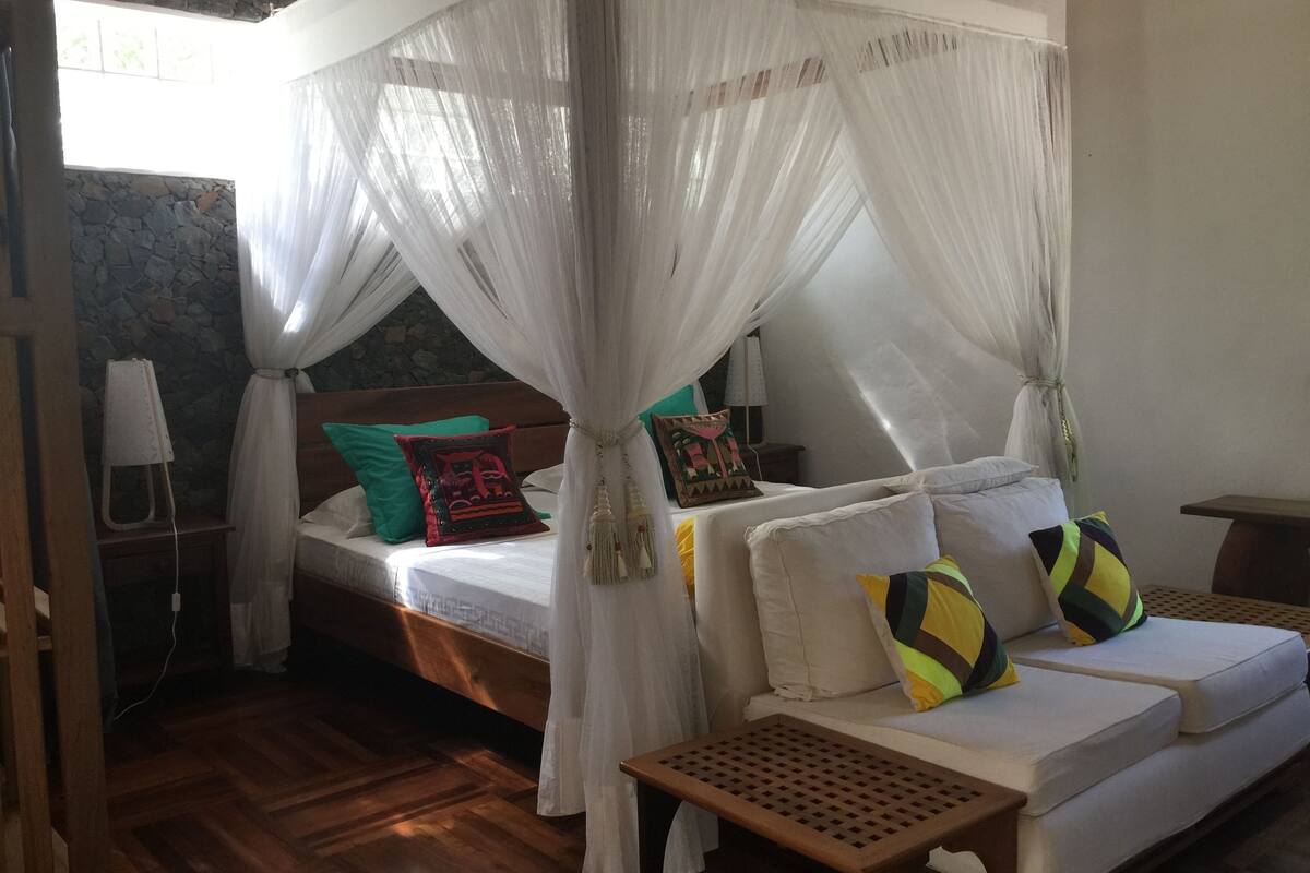 Bangalô luxo, vista para o oceano | Roupas de cama premium, cofres nos quartos, cortinas blackout
