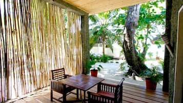 Bộ đồ giường cao cấp, két bảo mật tại phòng, màn/rèm cản sáng