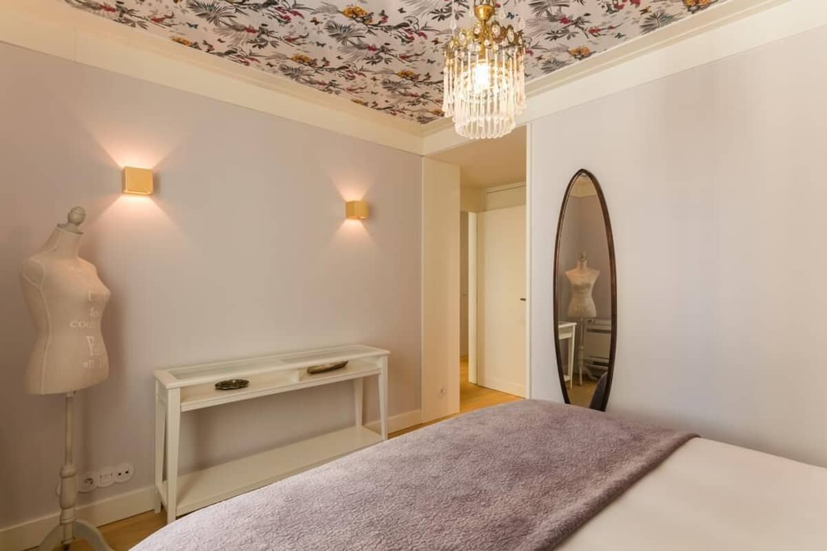 Hypo-allergenic bedding, in-room safe, laptop workspace, soundproofing