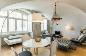 Loft Deluxe Grand | Hypo-allergenic bedding, in-room safe, individually decorated - Almaria Edifício da Corte (Lisbon)