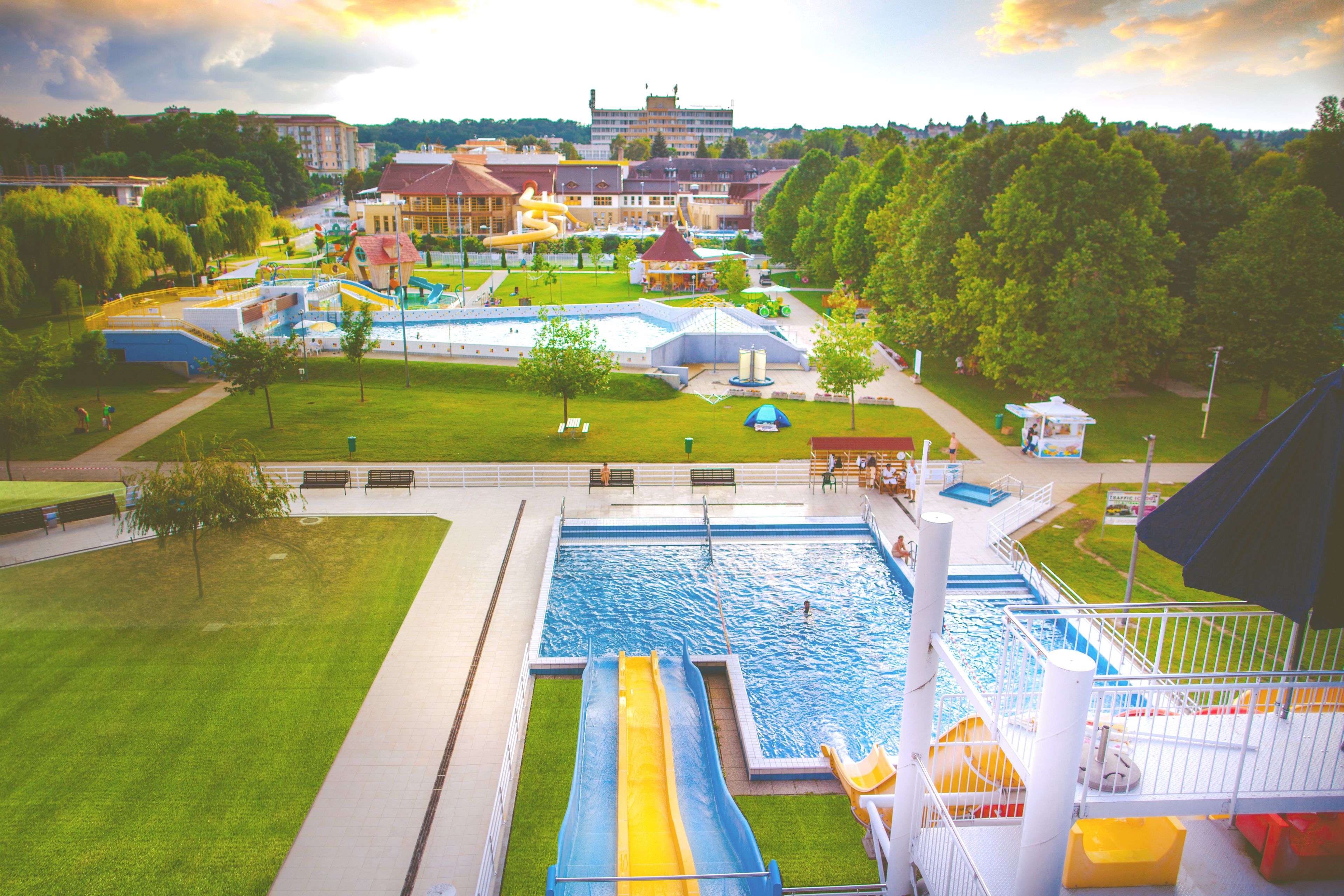 10 indoor pools, seasonal outdoor pool