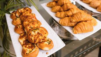 Tägliches Frühstücksbuffet gegen Gebühr