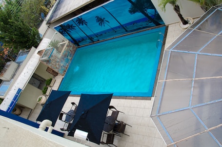 Outdoor pool. Primum Palace Hotel