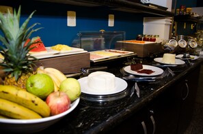 Free daily buffet breakfast  - Primum Palace Hotel (Dracena)