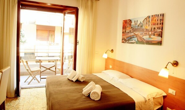 Desk, iron/ironing board, free cots/infant beds, free WiFi - Le Tue Notti a San Pietro (Rome)