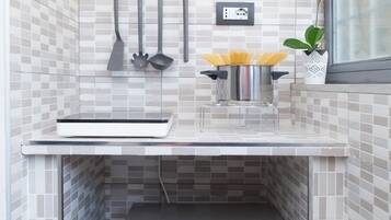 Classic House, 1 Bedroom, Non Smoking | Private kitchen | Fridge, microwave, dishwasher, electric kettle