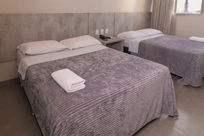 Hypo-allergenic bedding, minibar, desk, blackout drapes - Hotel Honorato (Rio Verde)