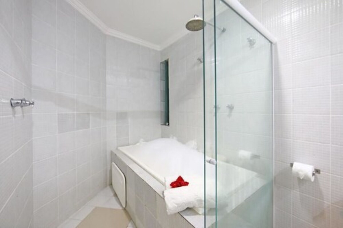 Family Apartment, 2 Bedrooms, Hot Tub, Beachfront | Bathroom | Shower, free toiletries, hair dryer, towels