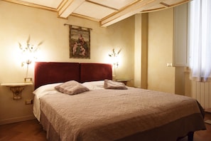 1 bedroom, desk, blackout drapes, soundproofing - Suite Medici (Florence)